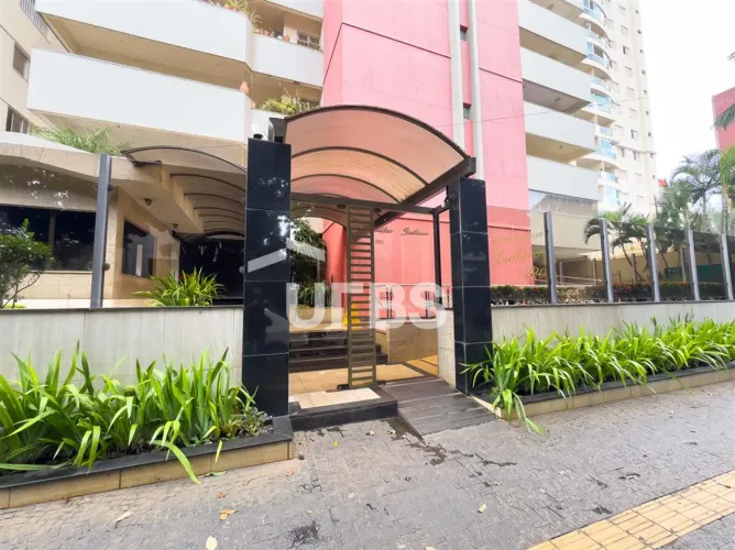 Apartamento duplex, no Edifício Beethoven. Setor Oeste.