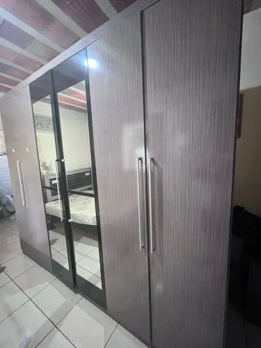 Guarda roupa 6 portas