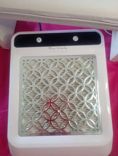 Estou vendendo esse sugador e esse apoio de mão para nails designs iniciantes 