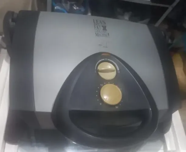Grill em perfeito estado acompanha acessório coletor de gordura