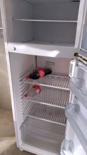 Geladeira Cônsul 1.050,00 reais