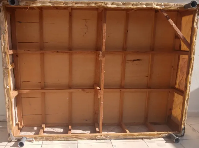 Cama de Casal Usada. Cama com estrutura de madeira , colchão e base estofada.