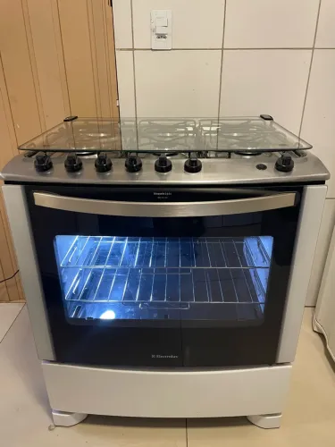 Fogão ELECTROLUX 6 BOCAS! AUTOMÁTICO E LUZ NO FORNO! Bem conservado