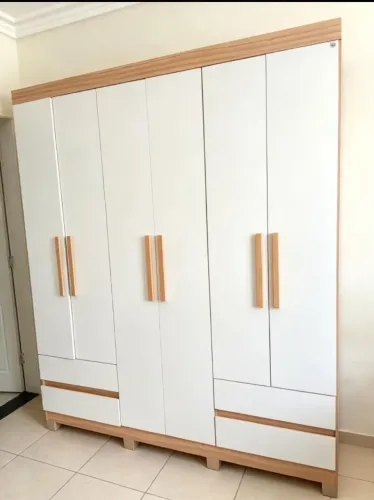 Guarda-roupa 6 portas 4 gavetas 