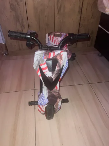 Vende-se triciclo elétrico Drift Bluetooth Led