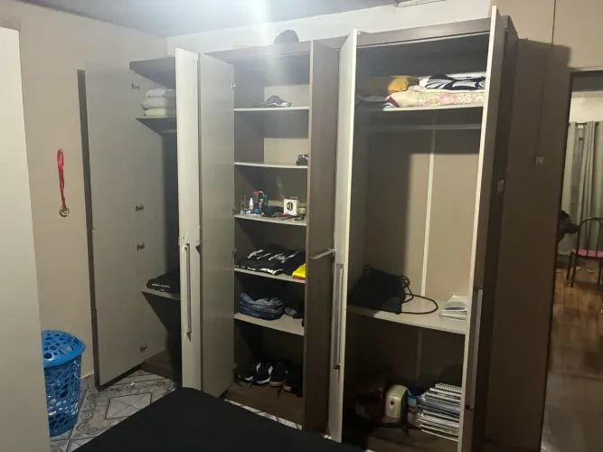 Guarda roupa 6 portas AC. Cartão