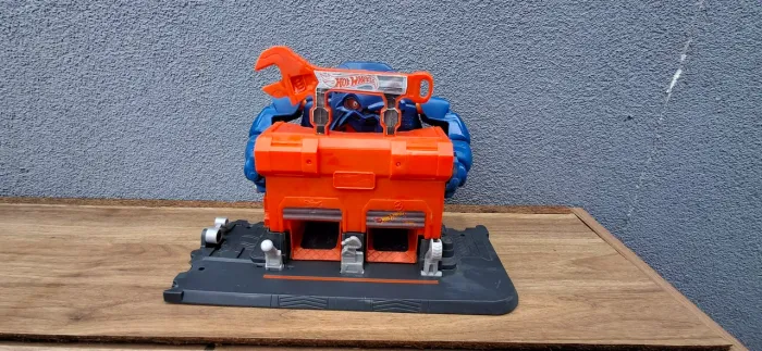 Ataque de Gorila na Garagem Hot Wheels