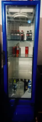 Geladeira espositora de bebidas