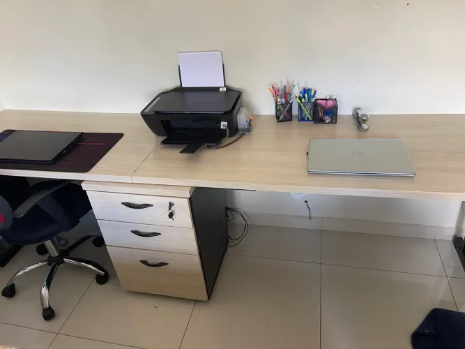 Mesa em L 250,00