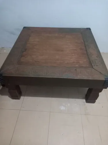 Mesinha de centro quadrada rústico com desenho geométrico