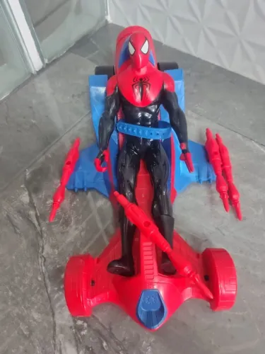 Homem Aranha com veículo