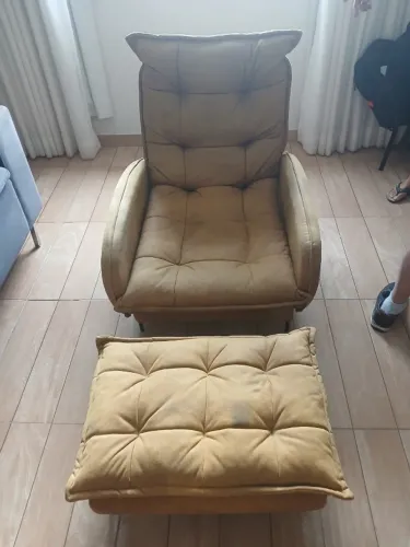 sofá 1 lugar COM DESCANSO DOS PES