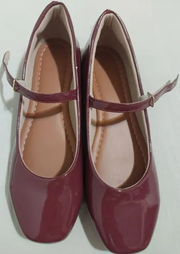 Sapatilha estilo Mary Jane em verniz bordô/vinho - 36