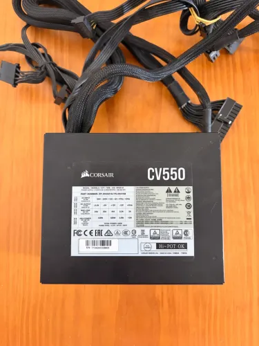 Fonte Corsair CV550W