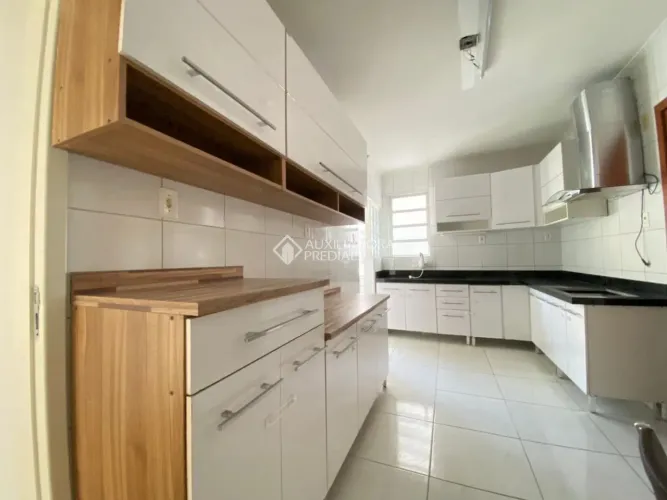 LINDO APARTAMENTO 3 QUARTOS NO CENTRO COM VAGA DE GARAGEM