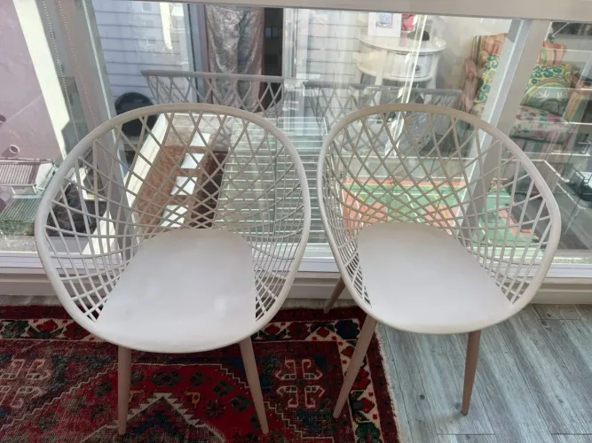 Par de cadeiras estilo Nest, cor bege
