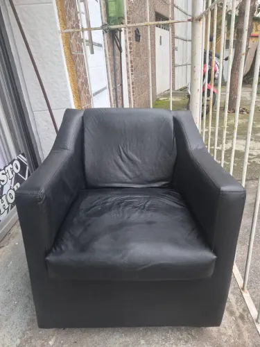 02 poltronas em corino
