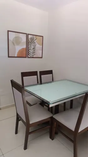 MESA COM 5 CADEIRAS