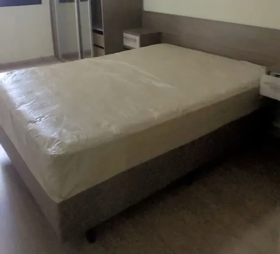 Cama de casal com colchão e cabeceira