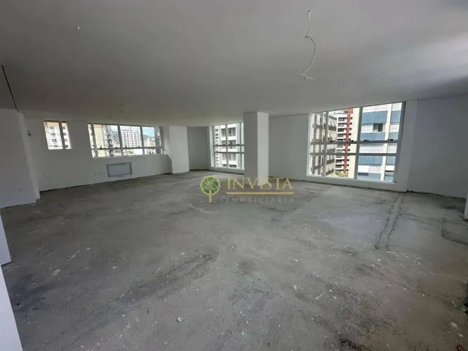 Locação no Centro de Florianópolis! Sala comercial com vista Mar e 3 vagas de garagem.