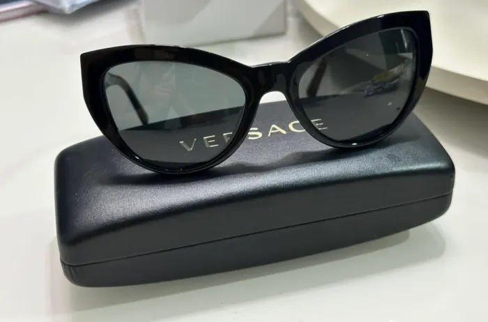 Vendo oculos versace original. Feminino. 