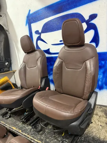 Jogo de Bancos do Jeep Renegade Marrom