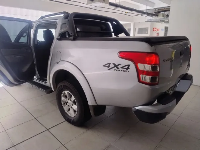 Mitsubishi L200 Triton Sport GLS 2.4 CD Diesel Mec. 2018