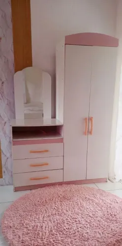 Vendo guarda-roupa ótimo algumas marcas de uso mais ótimo