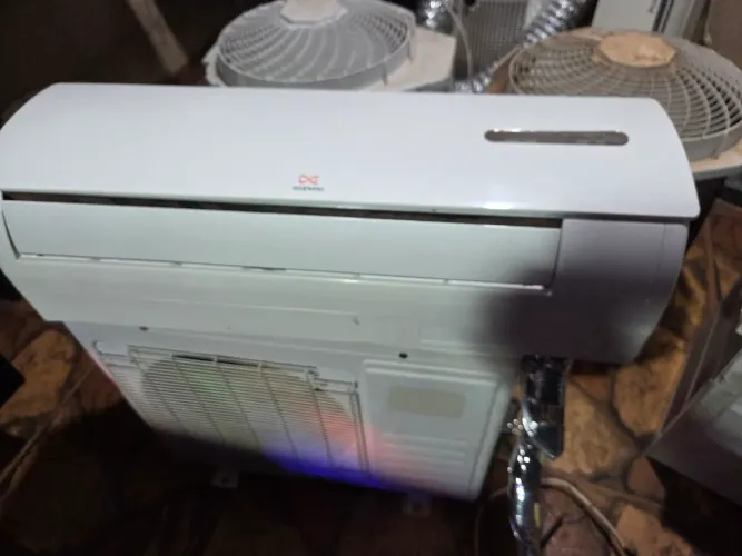 Ar condicionado Split seminovo Quente e Frio 220v 9.000 Btus Classificação A gelando