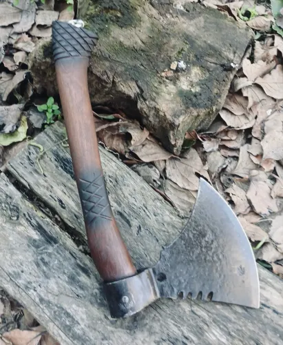 Machadinha Artesanal de Camping Trilha em Aço Carbono com Cabo em Madeira Nobre