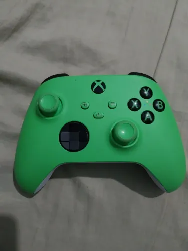 Vende se controle Xbox zerado