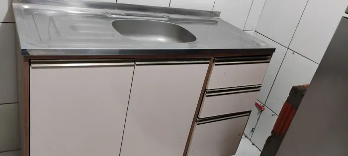 Vendo gabinete com pia incluso