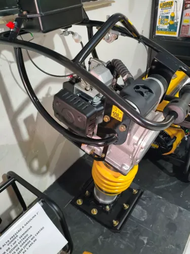 Compactador de solo CSM modelo CS 75 L