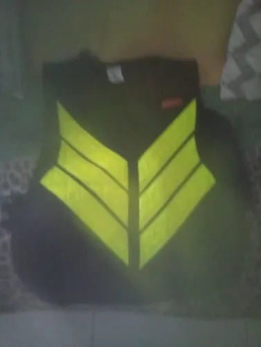 vendo um colete refletivo semi novo.u. mês de comprado