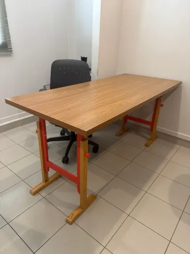 Conjunto Escritório/Home Office: Mesa Industrial Ajustável + Cadeira Giratória