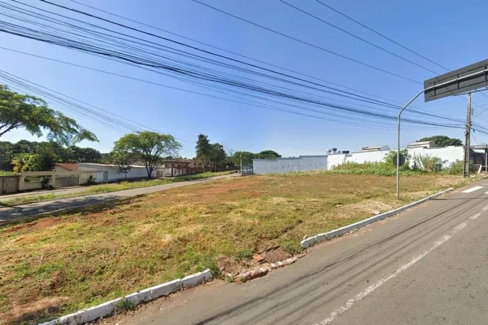 Área 1114m² Jardim Presidente/Goiânia com perfil comercial
