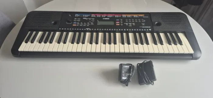 Teclado Arranjador Yamaha psr-e263 mais fonte , capa , pedal