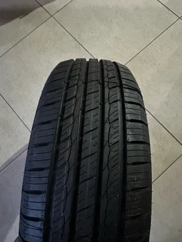 Pneus 235/65/17 novos