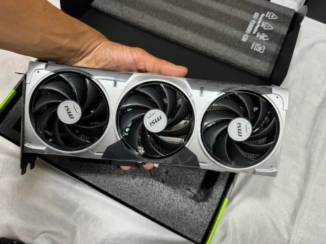 Placa de vídeo RTX 5060 NOVA NUNCA USADA!