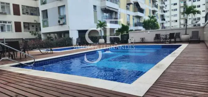 Botafogo - Rua São Clemente. Apartamento com varanda, 2 quartos, 1 suíte, 1 vaga, total in