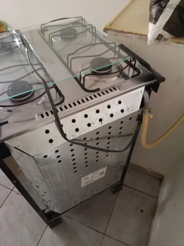 Fogão elétrico 4 bocas preto,2 meses de uso,motivo da venda ,minha filha mudou de cidade