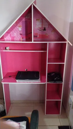 Escrivaninha/estante de casinha linda.
