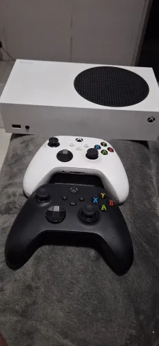 Xbox Séries e perfeito estado 2 controles 512 gb armazenamento