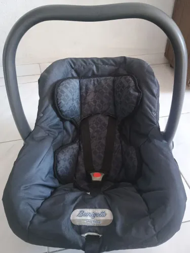 Bebê conforto, bem conservado. Só não tem a capinha de cima. Aceito Pix e dinheiro