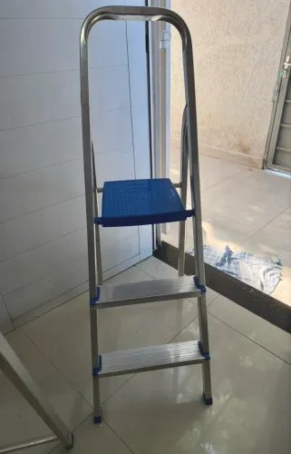 Escada de alumínio 3 degraus 