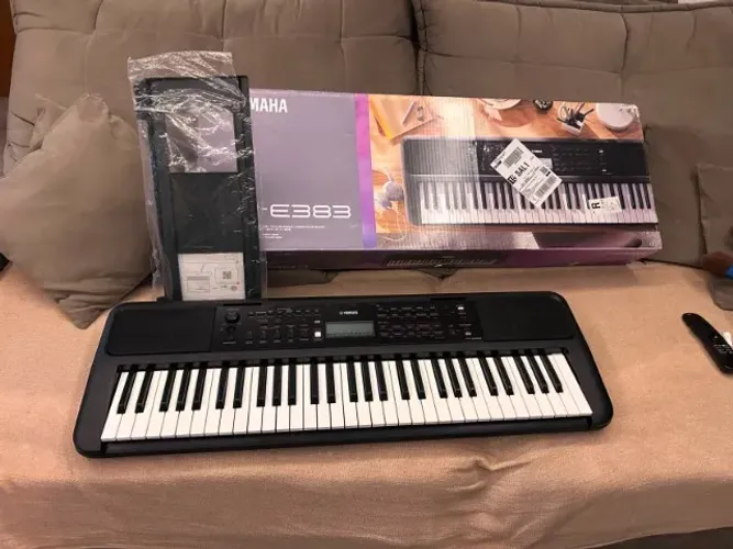 *97 Teclado yamaha PSR - E383 troco por teclado roland Com placa de áudio já incl