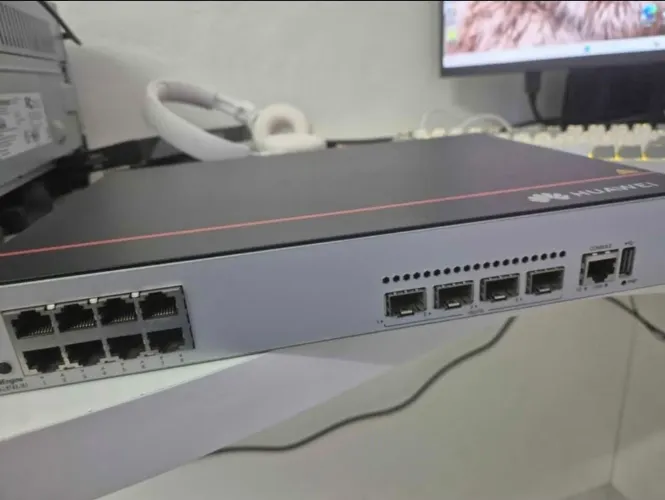 Switch Huawei S5735-L8T4X-IA - 10Gb SFP+ + Gigabit