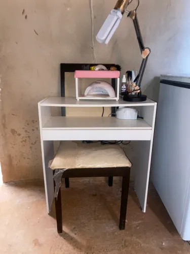 Mesa para Manicure + Expositor de Esmaltes Branco - Usados