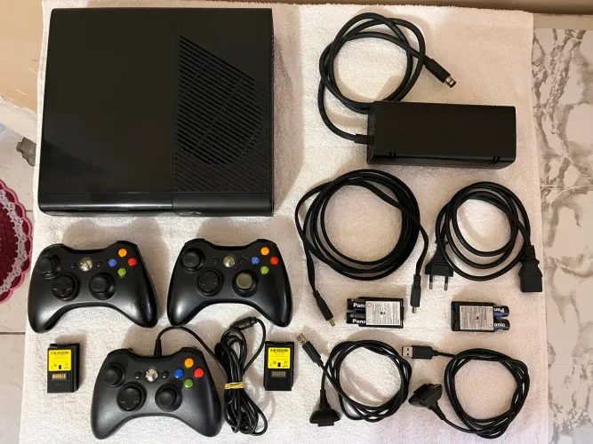 Xbox 360 super slim, completinho!!!