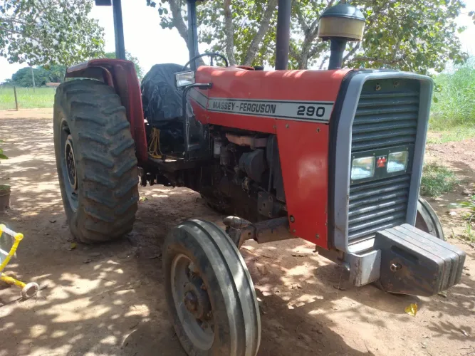 Vende - se trator com grade 